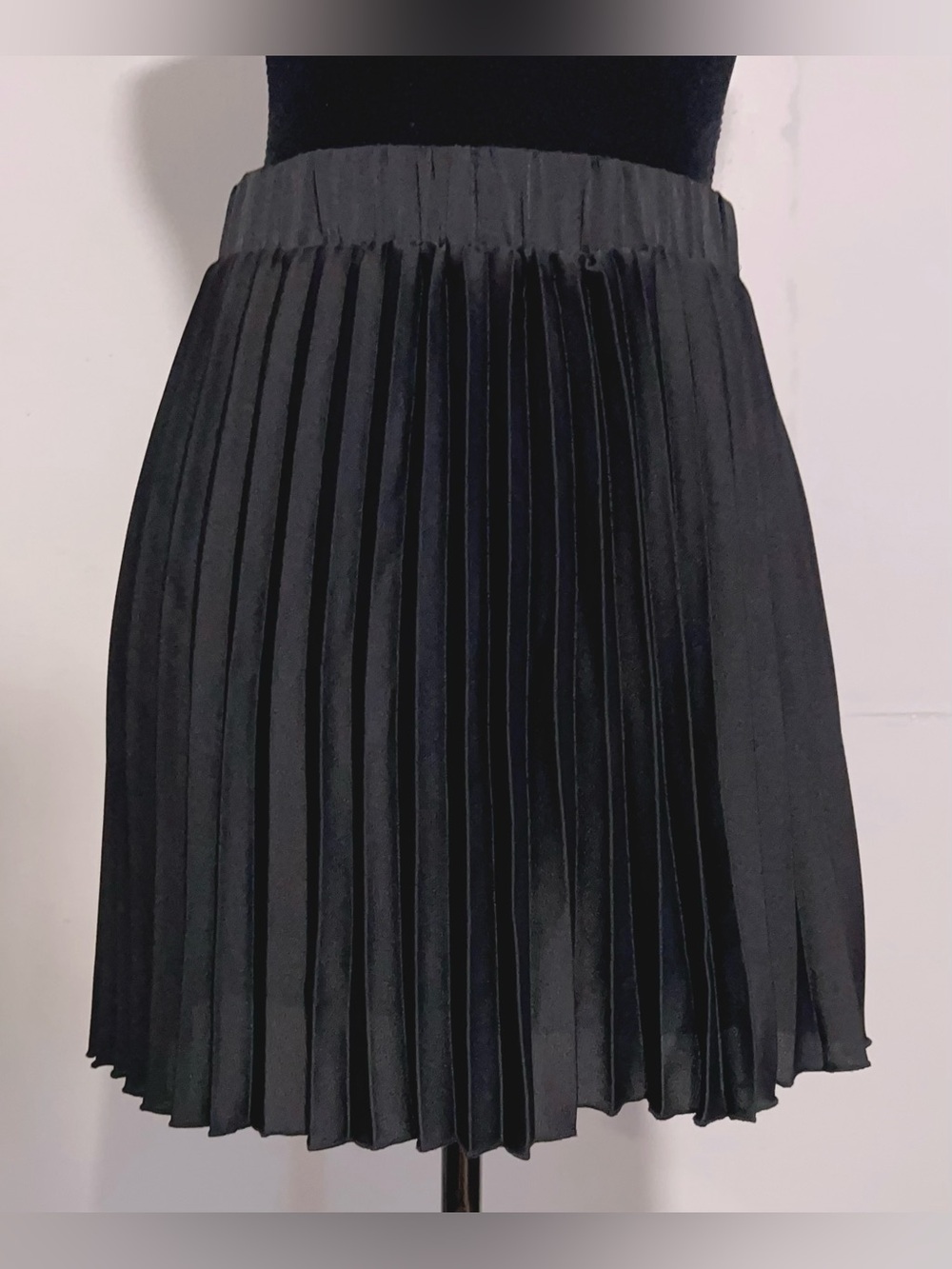 Zara Black Satin-Look Pleated Mini Skirt
